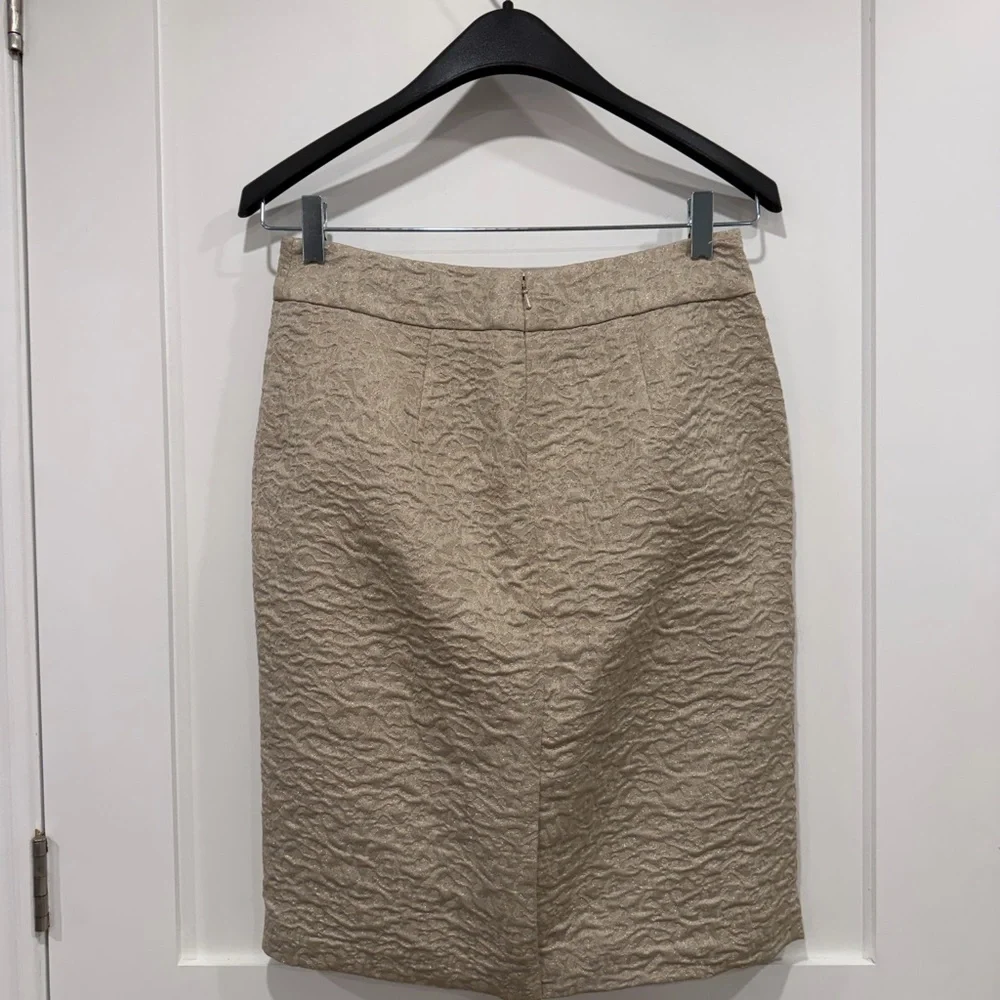Banana Republic Jacquard Gold Shimmer Pencil Skirt. - Picture 7 of 10